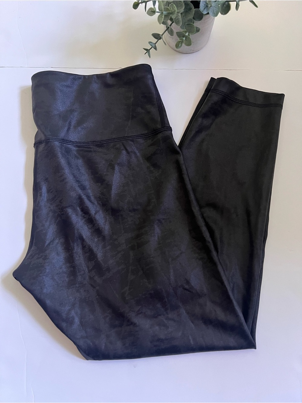 Lululemon Wunder Train High-Rise Tight 25" *Foil Matte Shine Black Size 12